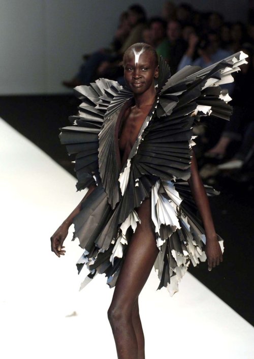 ohthentic:  a-state-of-bliss:  Alek Wek @ Koshina Spr/Sum 2005  Ohthentic 