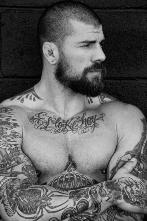 accidentalbear:  (via Antonio Ledesma, A Mountain of Man Photographed by Joan Crisol) 