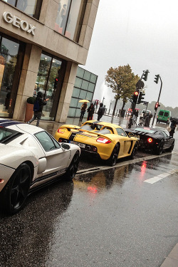 m0nopoly:   Porsche Carrera GT vs. Geiger