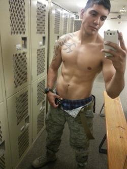 realstr8guys:  Military boy