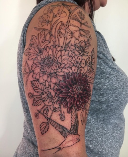 In progress floral #botanicaltattoo #botanicaltattooartist #armtattoo #chrysanthemumtattoo #honeysuc