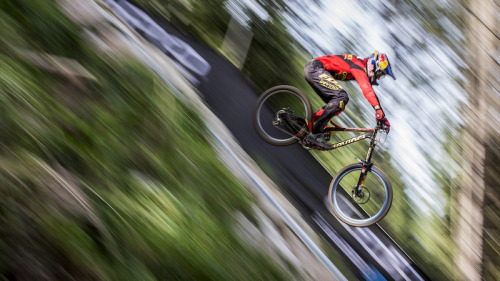 two-wheels-one-love:  Pic by
