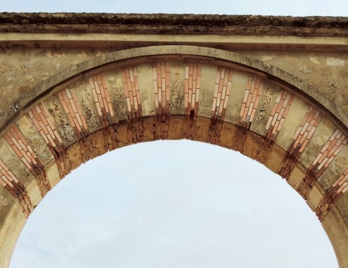 Dos arcos reconstruidos en estilo morisco, Medina Azahara, Córdoba, 2016.Most of what one sees at th
