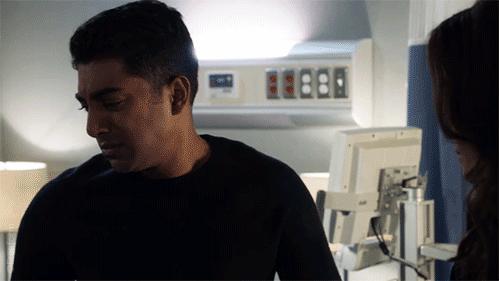 stitcherstv:  LINUS, DON’T CRY. 😩💙 #Stitchers