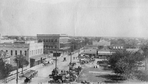 Juan Linn Street in Victoria, Texas, 1910.  Awesome clarity!