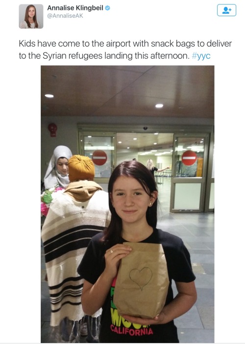 fiftythreecrimes: In the midst of the awful rhetoric about refugees these images give me such joy. 