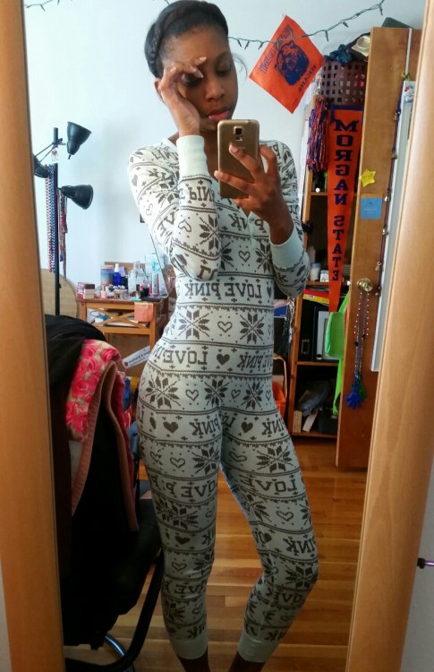 melaninmermaid:  kuffahamu:  melaninmermaid:  petty-pendergrass:  melaninmermaid:  Headache….About to fry some plantain and go back to sleep.👋✌  She fine  Thank you  I did not realize your were so young……  I’m 27…..