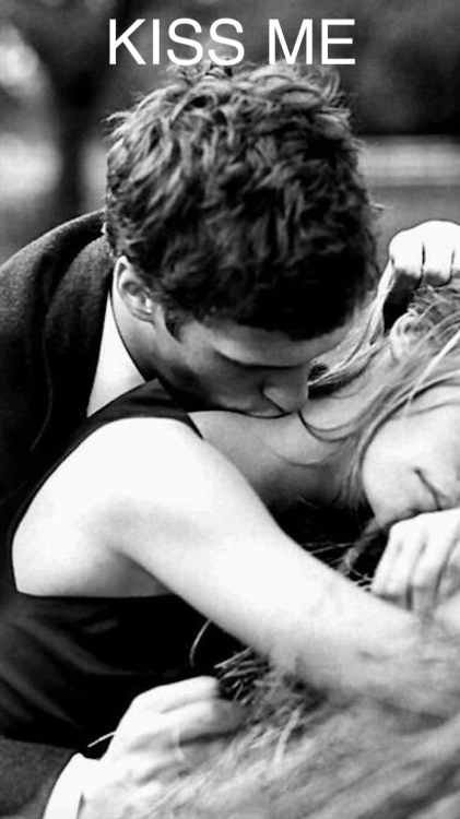 fuckanurse:  mahalledenbiarkadas:AlwaysEverywhere   Kissing is everything….😈💜😈