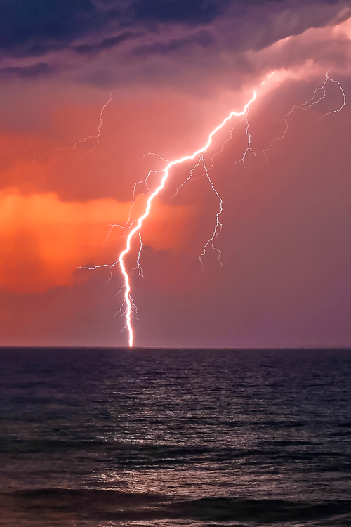 plasmatics-life:  Fulmini in mare by Giancarlo De Luca | (Website) 
