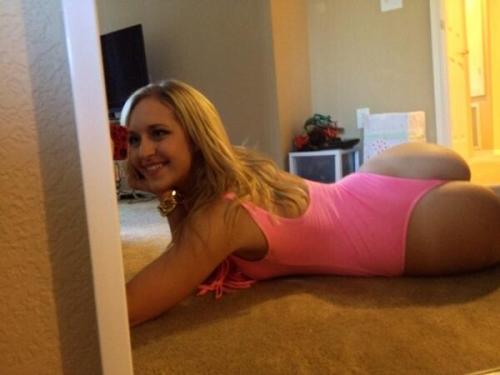 gingerbanks:  Big booty bitches rule the world! ;) Make sure you ask me about my snapchat offer, so you can get pics like these on your phone ;)  This is what i want to see you inJLB