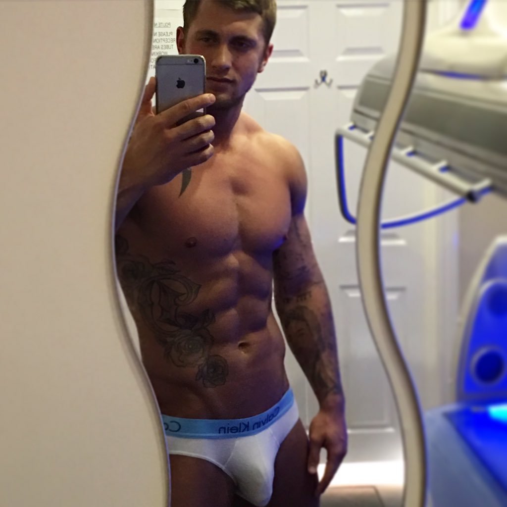 amazingmalenudity:  Dan Osborne 