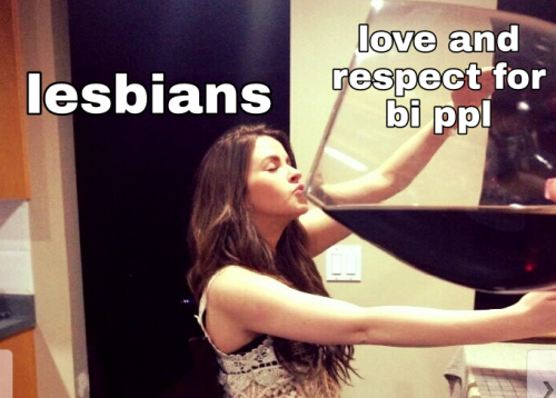 officialfemme:bi/lesbian solidarity forever