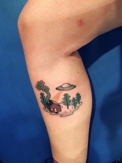 fuckyeahtattoos:  My idea of an alien abduction happening at a cabin in the woods. My newest addition, but probably my favorite yet. This was done at the Full Moon Tattoo and Horror Convention in Nashville, TN. By Chris Wednesday of Brooklyn, NY. 