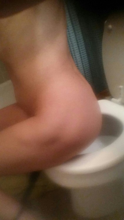 tobyamber200869:  Oooo yes yes master i want your hot piss im your little slut i want to lick your asshole out two 