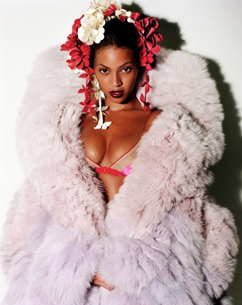 a-state-of-bliss: V Magazine Sept/Oct 2003 - Beyonce by Mario Testino