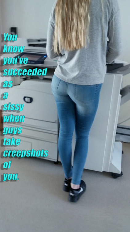 time4kelcey: So true.. I always imagine myself as the girl being creeped on.