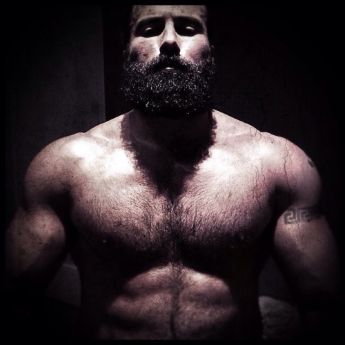 Men That Turn Me On: #manly men #woof #hairy chest