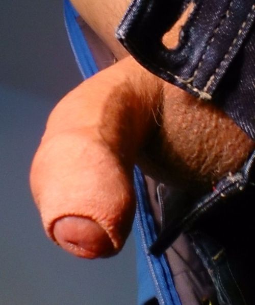 legionare:  rtdixon:  hasenpics:  :)  Mmmm  Uncut fun 