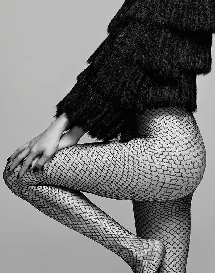 black-and-white-erotic-art:  bwea