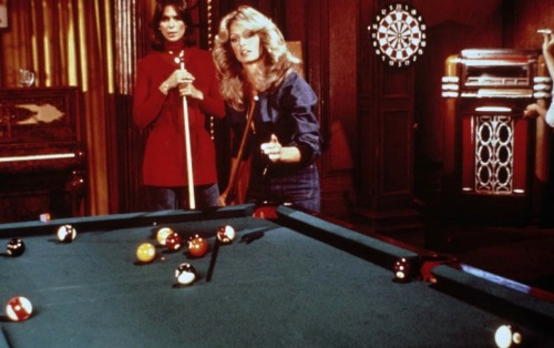 funjoke:Kate Jackson & Farrah Fawcett - Charlie’s Angels, 1970’s.