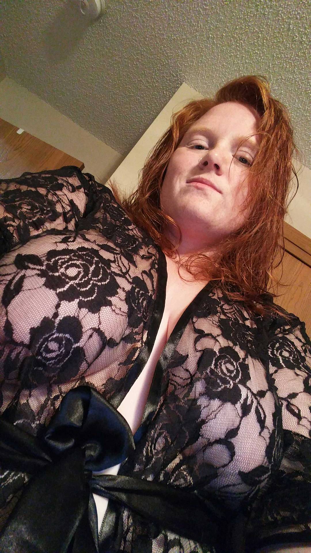 sexiestredheadofall:  Had a photo shoot by myself in my only sexy lingerie that i