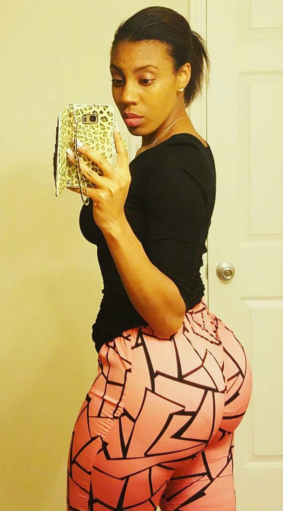 tallnicca:  Ass cheeks