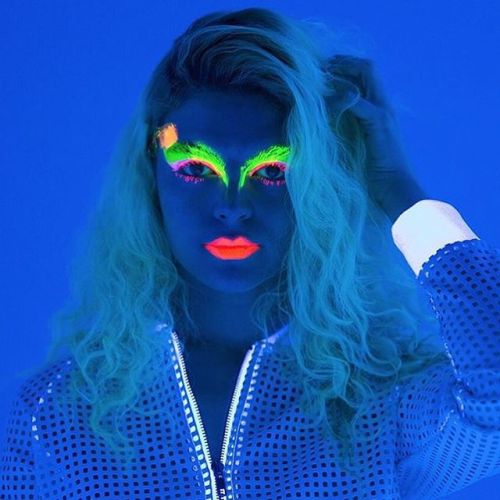 How cool is this #glowinthedark makeup&hellip;just in time for #halloween via @marieclairemag