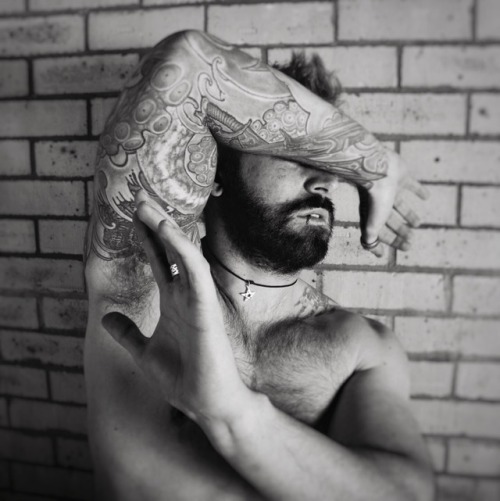 ravengardart:  Another successful photo shoot…   Thanks to @jturn for being camera man once again.