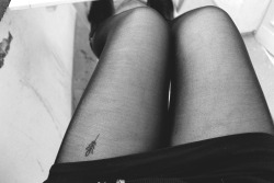 artisalwaysbetterthansadness:  i love this small little leaf on my leg ♡♡♡