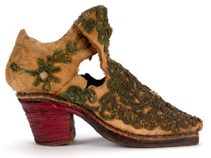 collectorsweekly:  These Chopines Weren’t Made for Walking: Precarious Platforms for Aristocratic Feet