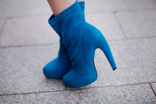 Fashion blogger Nika Huk from fashion-agony in Asos ankle boots.Source