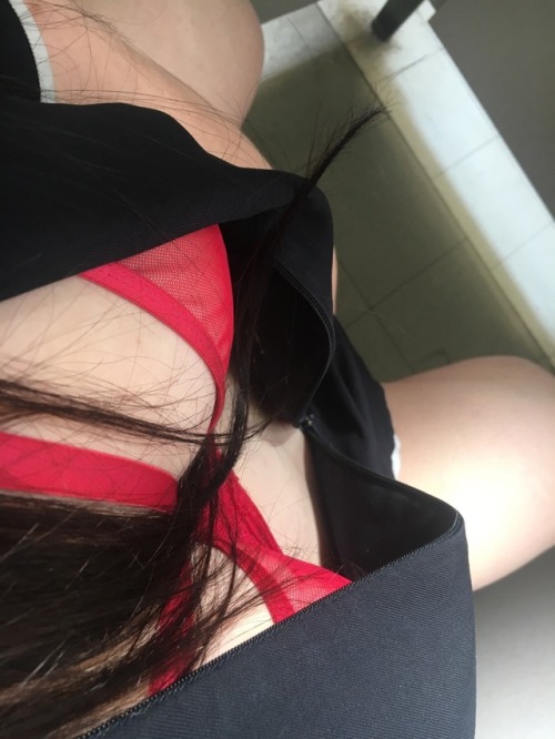 vixenwife14:Naughty work toilet pics  I’d love to work there. Great red bra