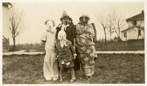 odditiesoflife:  Creepy Vintage Halloween Photographs These wonderfully creepy images of Halloween’s past come from the book, Haunted Air. The book features dozens of anonymous vintage Halloween photos dating between 1875 and 1955. The photos in the