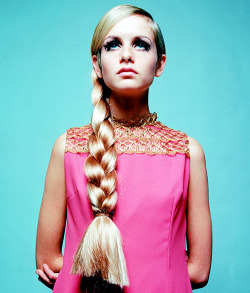  Twiggy c. 1966 