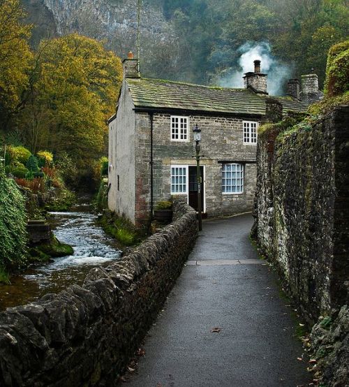 bluepueblo:  River Cottage, Castleton, England photo via cynthia 