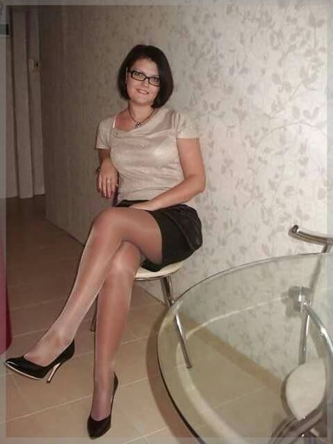 spanko70:A chair and hairbrush is all she needs