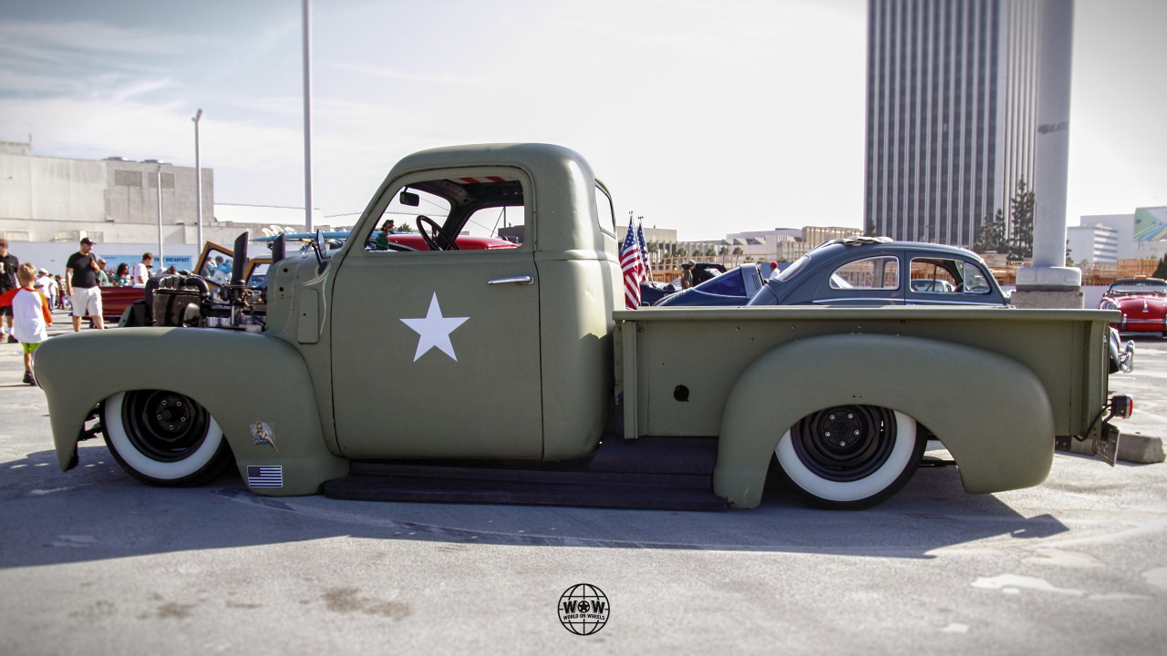 dodge39:  world-on-wheels:  as American as apple pie… Breakfast Club LA Petersen