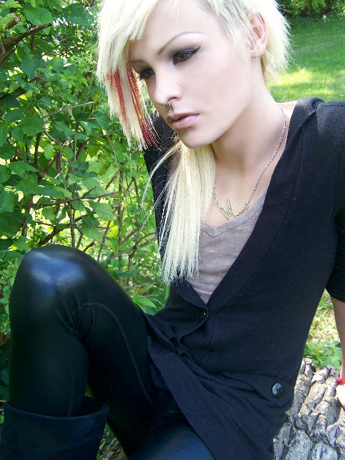 perfectionredefined:JaykersTalented dresser from deviant