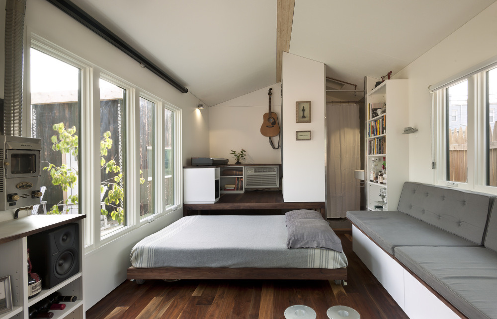 cubebreaker:  This ultra versatile tiny house makes use of every inch of its 210