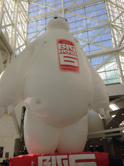 At Comikaze! Aaaaaahhh such a gigantic and cute Baymax