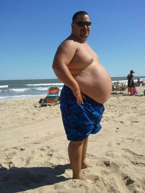 dadsfattener:  dad brought the beach ball to the beach, but it looks a bit deflated. Better get to fill it until it’s nice and taut!