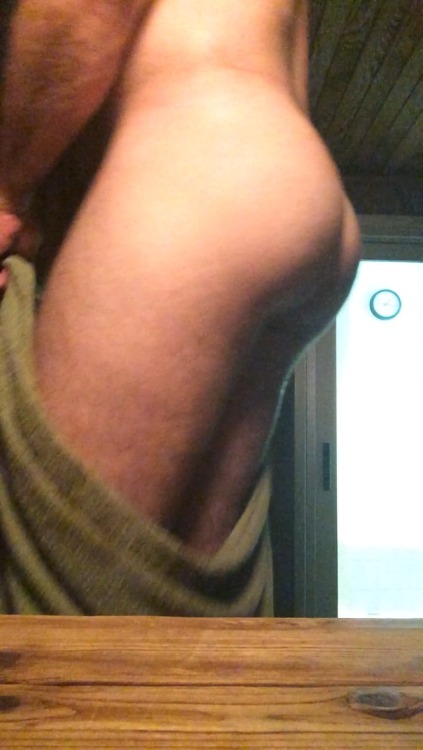 orsiar:  fearbainne:  Taking my place in the sauna.  Join me?  Mmmm