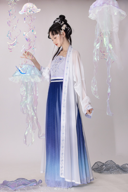 chinese hanfu by 六仙书阁