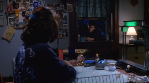 I love how the bedrooms in Heathers (1988) are a reflection of each girl’s personality. Production d