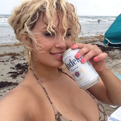 bombshellbootys:  Beer and Sand  Jessica