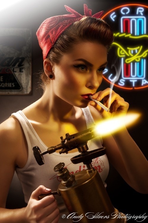 alternative-pinup:  Alternative Pin UpPin Up Twitter