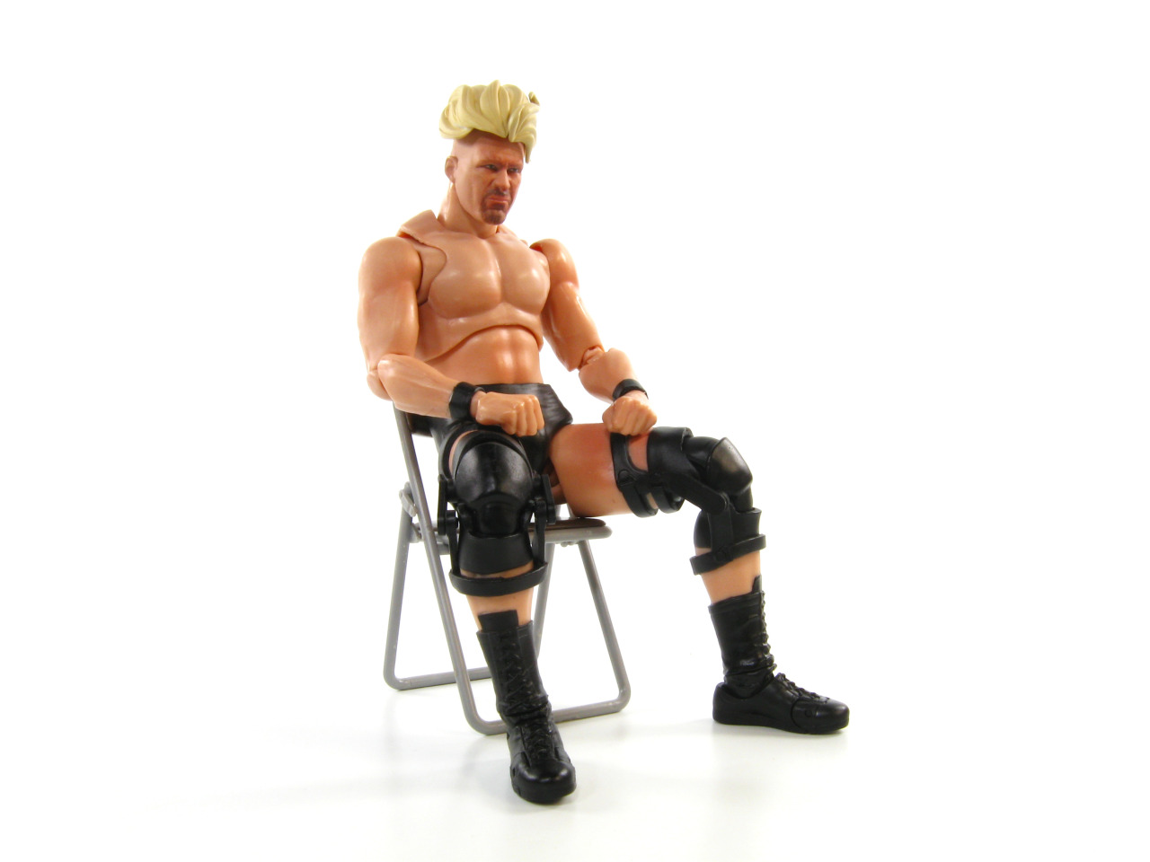 raspberrychainsaw:We couldn’t just leave his bald head all naked like that, Kayo-chin!