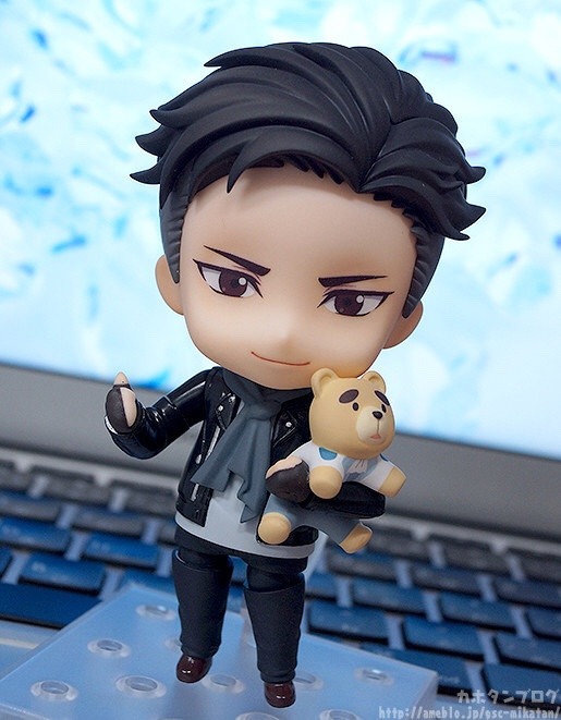 OH MY GODDDDNo motorcycle but we get the bear!! The helmet!! And the DJ headphones