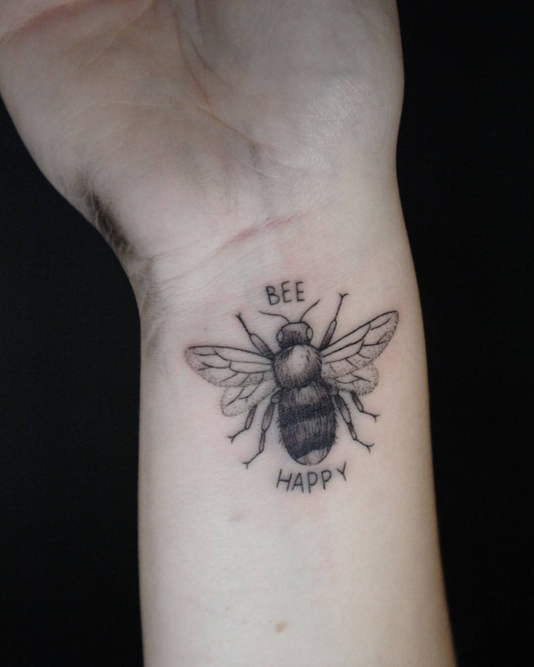 Be happy tattoo   Glückliches tattoo Beeindruckende tattoos Zitat  tattoo