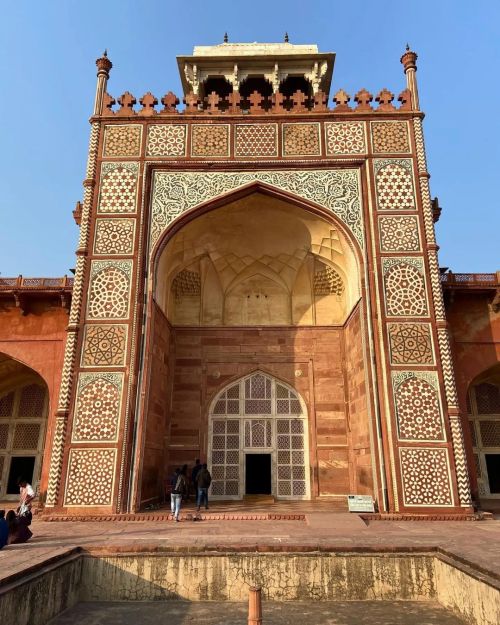 #AkbarsTomb is the tomb of the Mughal emperor Akbar. It was built in 1605–1613 by his son Jaha